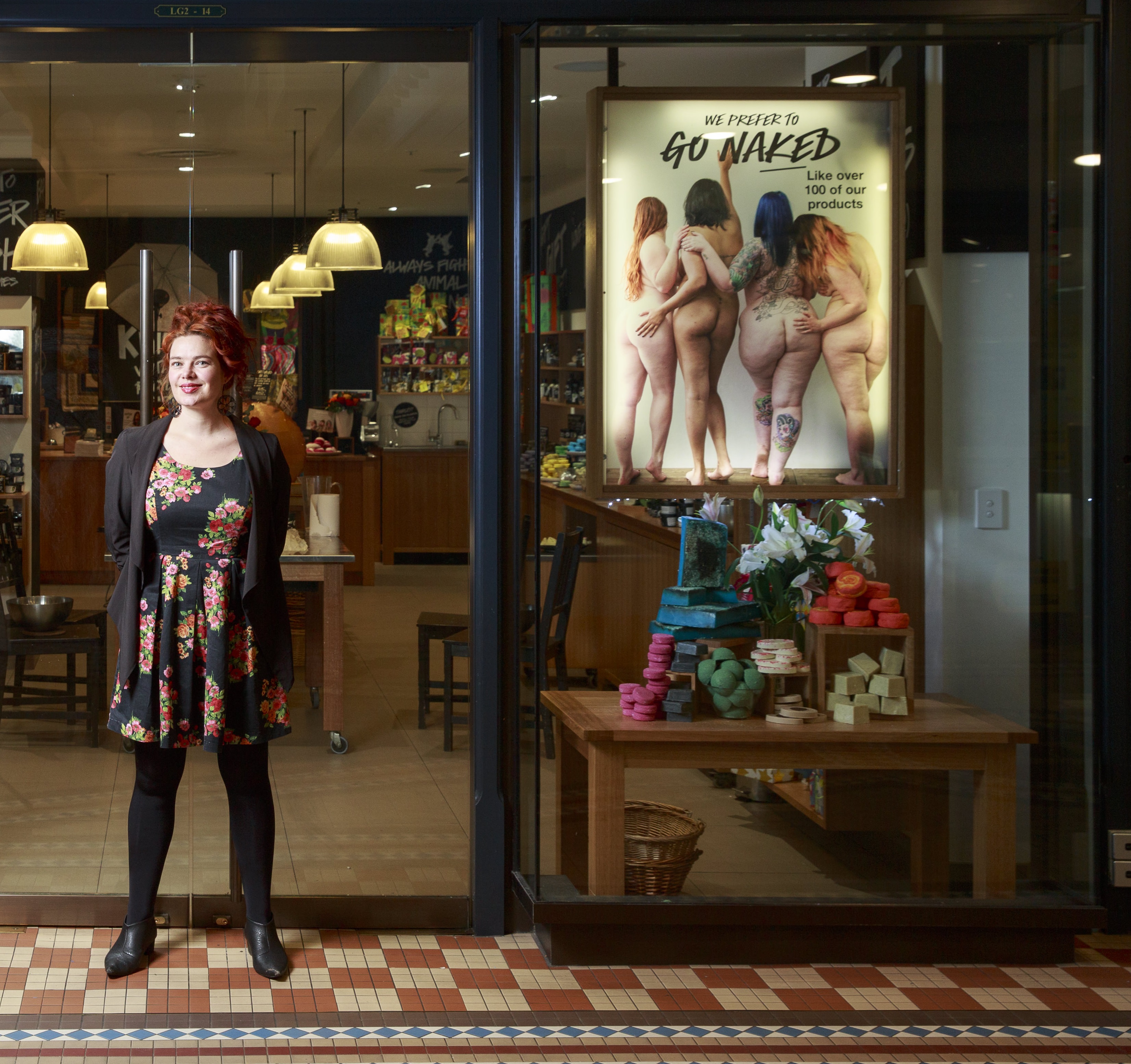 Peta_Naked_window