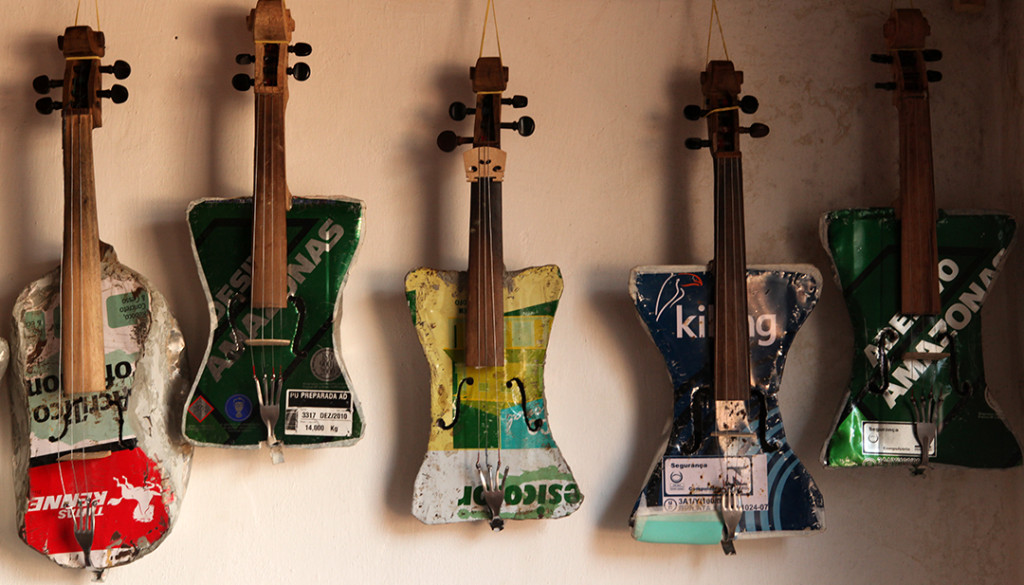 landfillharmonic_recycled_violins